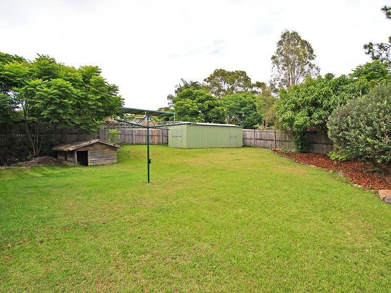 33 Lima Street, Edens Landing QLD 4207
