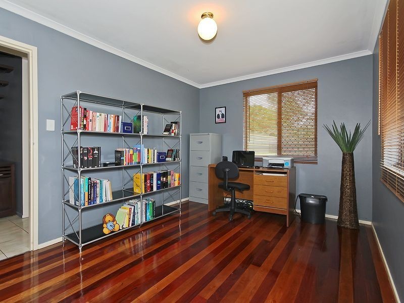 33 Lima Street, Edens Landing QLD 4207