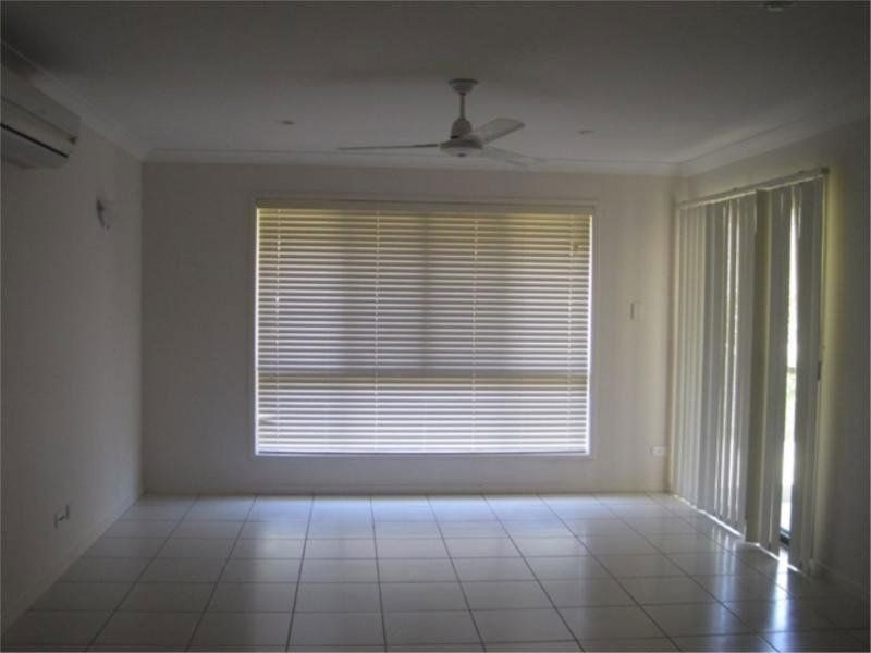 2/28 Cranberrie Crescent, Pimpama QLD 4209