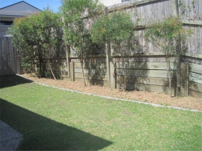 2/28 Cranberrie Crescent, Pimpama QLD 4209