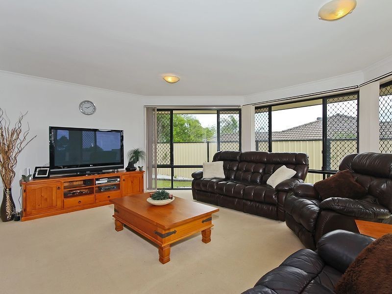 82 Overland Drive, Edens Landing QLD 4207