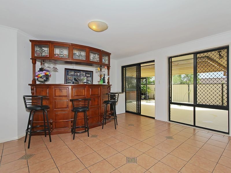 82 Overland Drive, Edens Landing QLD 4207