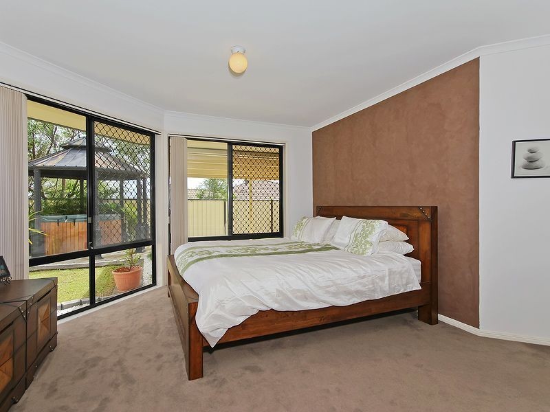 82 Overland Drive, Edens Landing QLD 4207