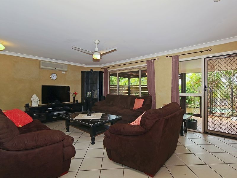 37 Leighton Drive, Edens Landing QLD 4207