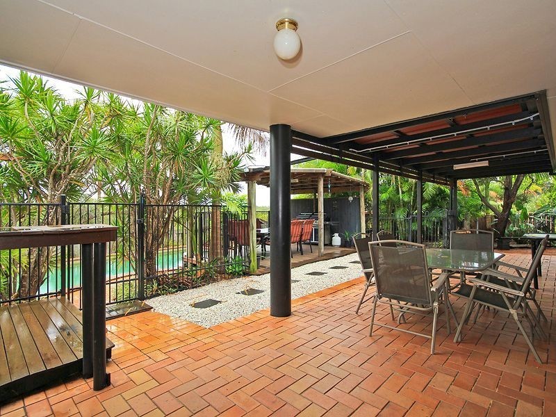 37 Leighton Drive, Edens Landing QLD 4207