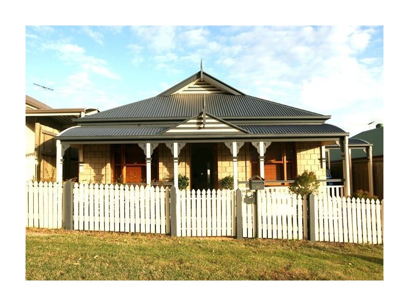 12 Gloucester St, Waterford QLD 4133