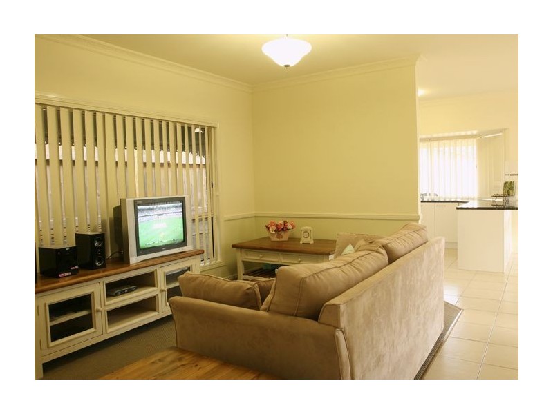 12 Gloucester St, Waterford QLD 4133