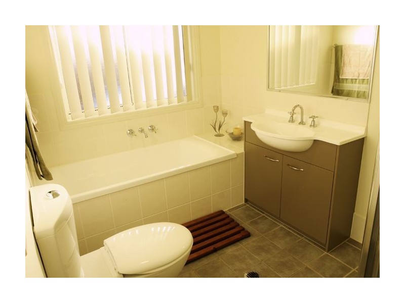 12 Gloucester St, Waterford QLD 4133