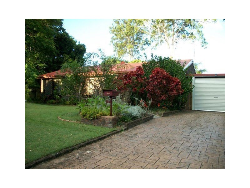 3 Brim Court, Edens Landing QLD 4207