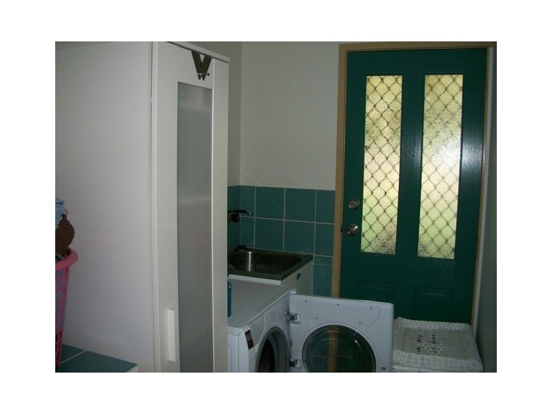 3 Brim Court, Edens Landing QLD 4207