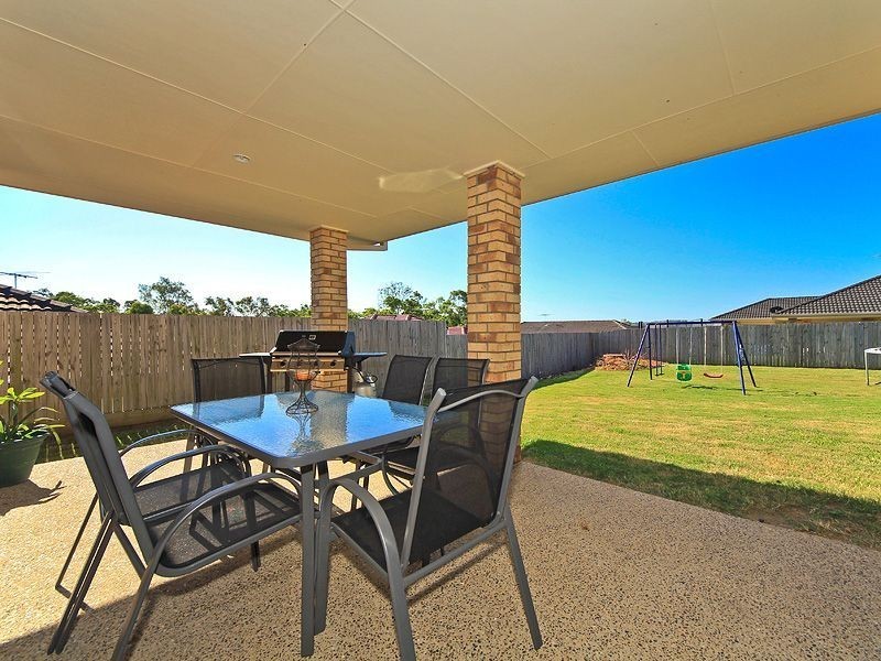 4 Bella Vista Cct, Edens Landing QLD 4207