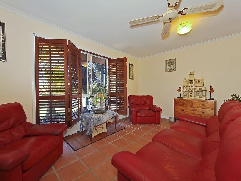 13 Lintrose Ct, Edens Landing QLD 4207