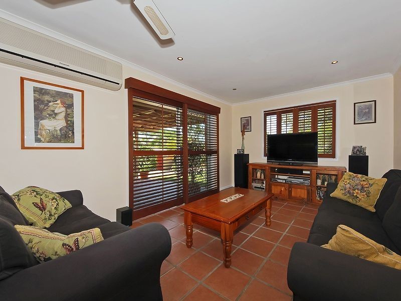 13 Lintrose Ct, Edens Landing QLD 4207