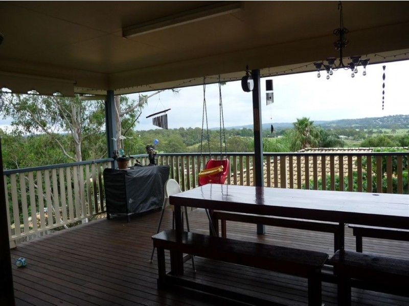 33 Wantana Cr, Edens Landing QLD 4207