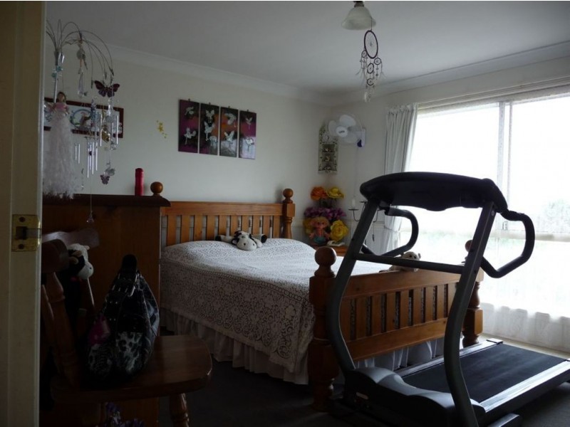 33 Wantana Cr, Edens Landing QLD 4207
