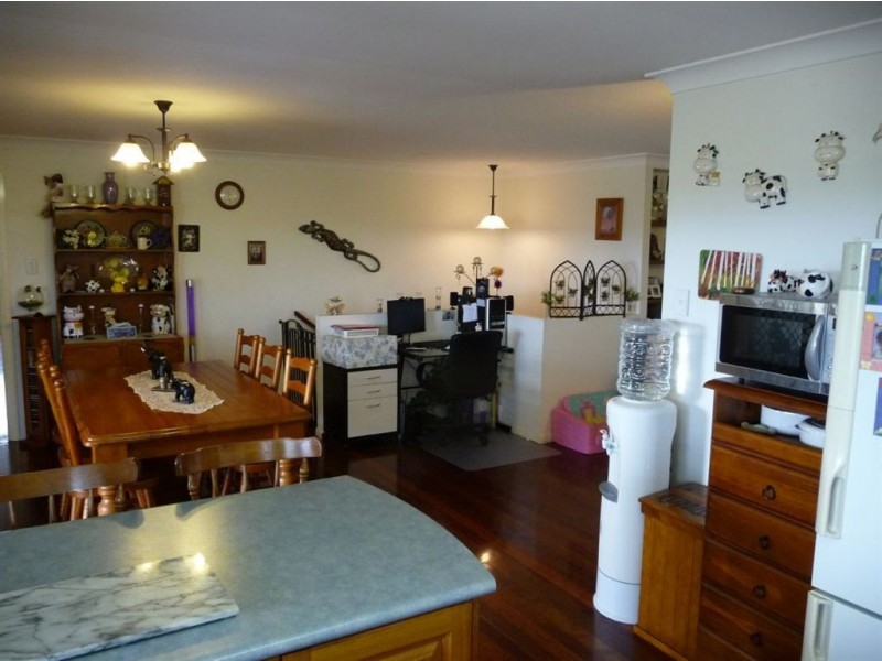 33 Wantana Cr, Edens Landing QLD 4207