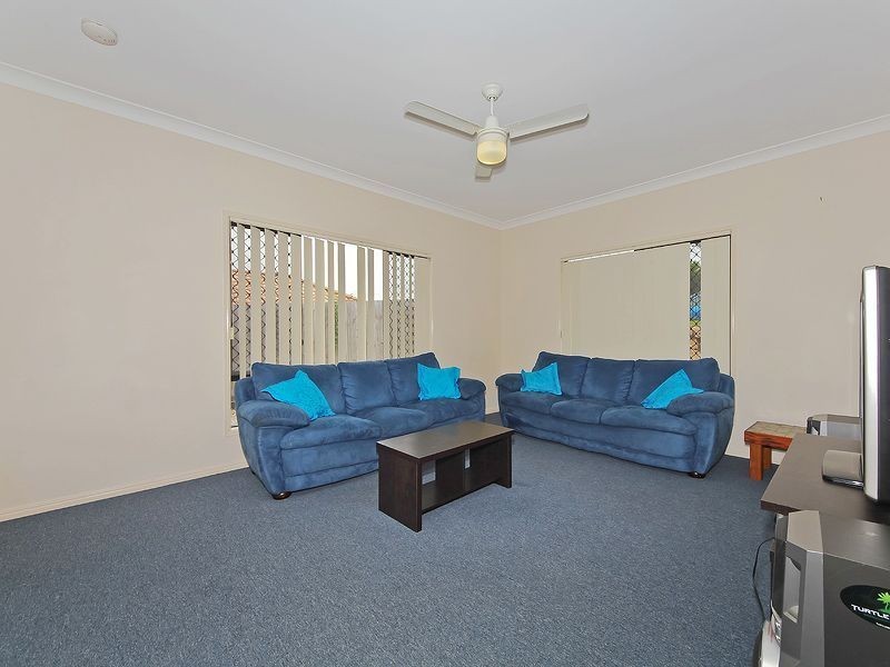 15 Holliday Dr, Edens Landing QLD 4207