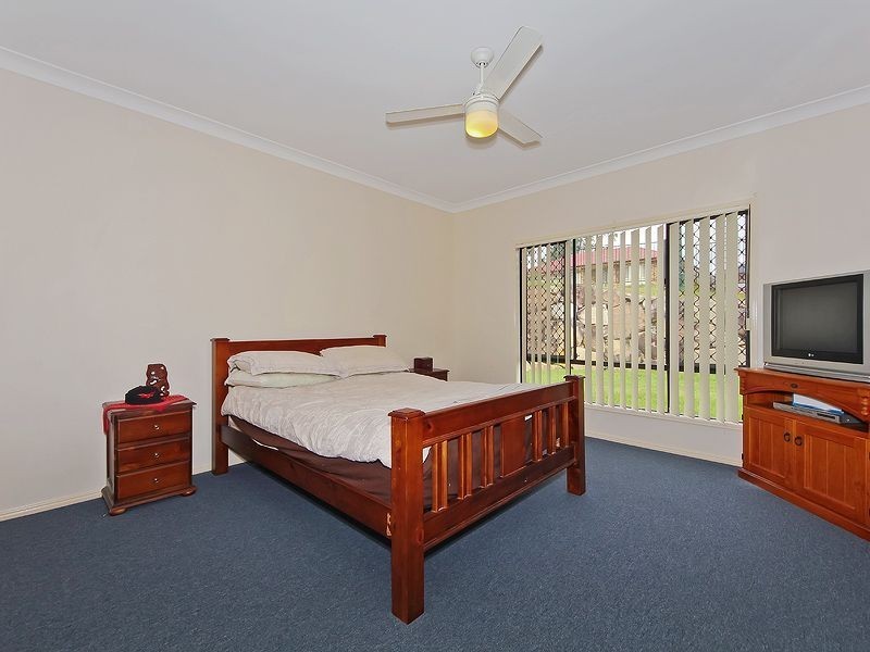 15 Holliday Dr, Edens Landing QLD 4207