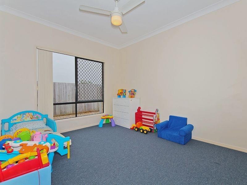 15 Holliday Dr, Edens Landing QLD 4207