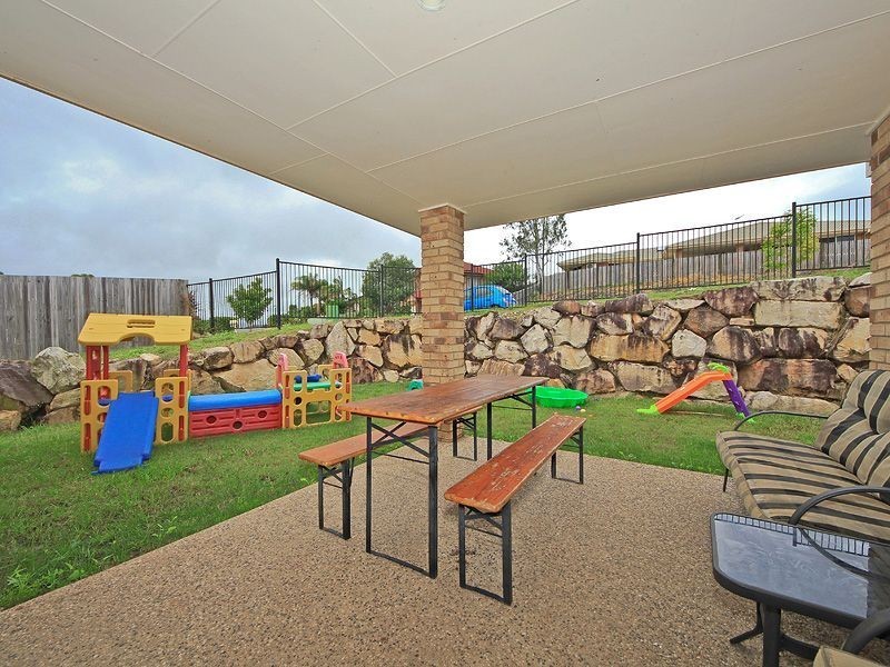 15 Holliday Dr, Edens Landing QLD 4207