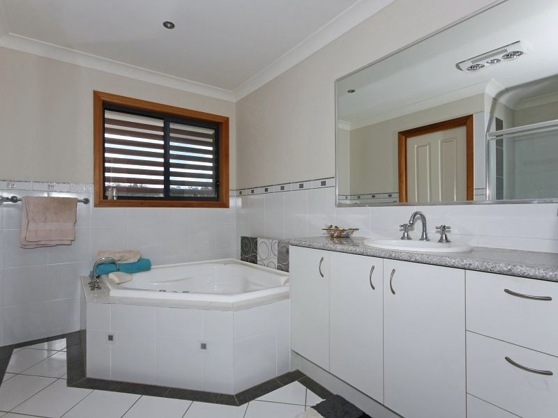 13 Albert Valley Drive, Bahrs Scrub QLD 4207