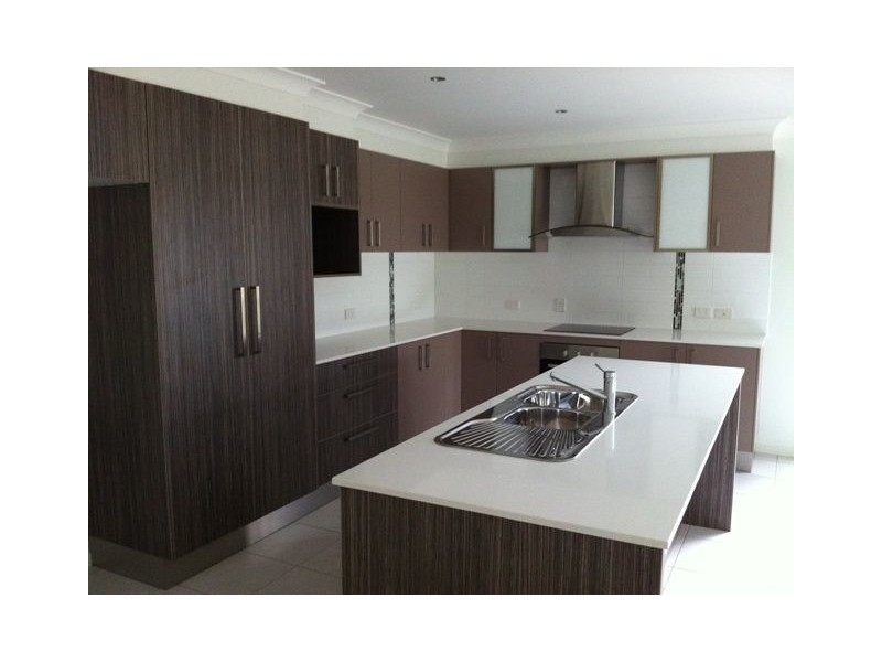 13 Frankland Ave, Waterford QLD 4133