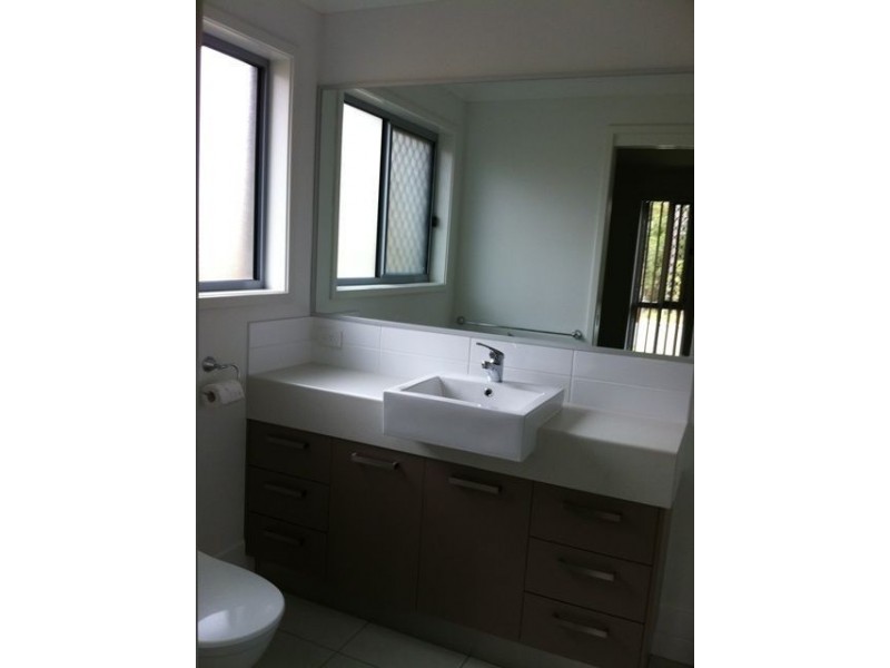 13 Frankland Ave, Waterford QLD 4133