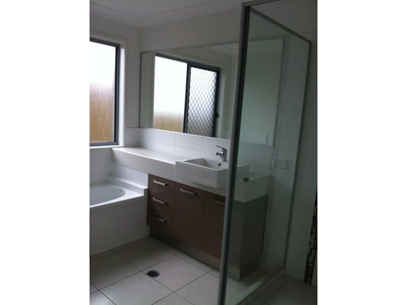 13 Frankland Ave, Waterford QLD 4133