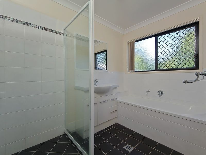 16 Schafer Ct, Edens Landing QLD 4207