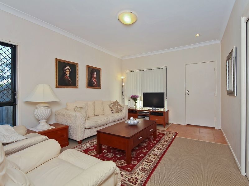 1 Hinterwood Ct, Edens Landing QLD 4207