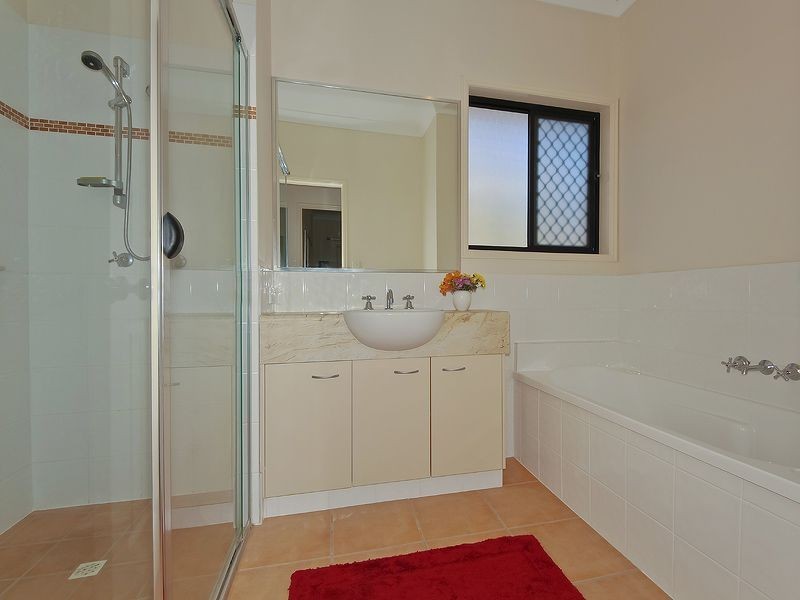 1 Hinterwood Ct, Edens Landing QLD 4207