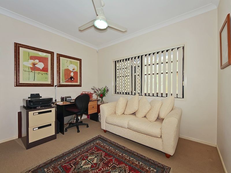 1 Hinterwood Ct, Edens Landing QLD 4207