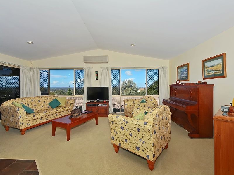 44 Hillside Cr, Edens Landing QLD 4207