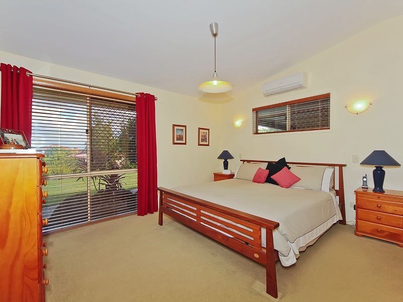 44 Hillside Cr, Edens Landing QLD 4207