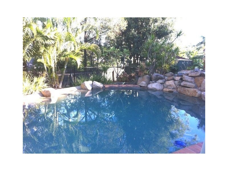 15 Carl Heck Blvd, Windaroo QLD 4207