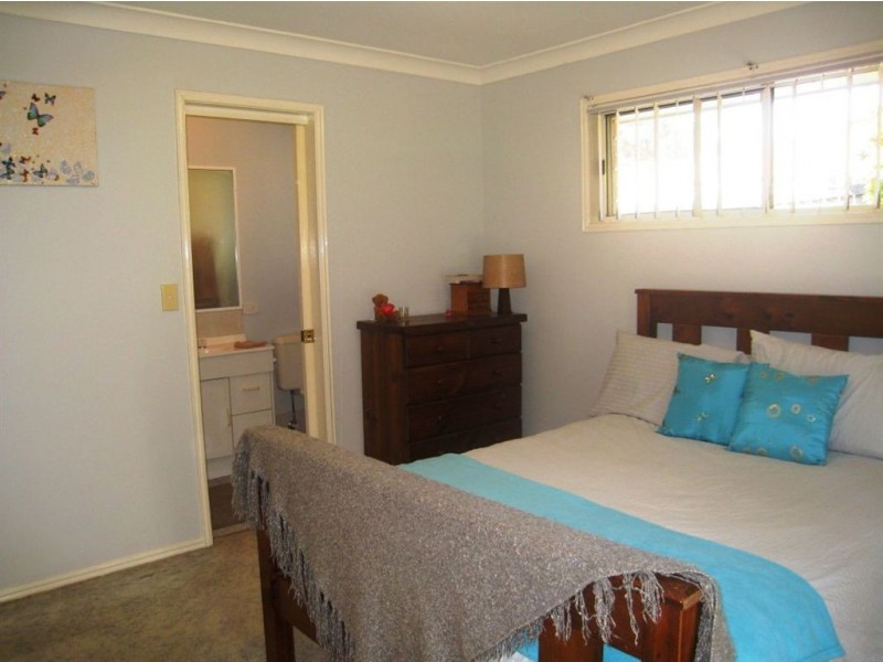 16 Chatfield St, Edens Landing QLD 4207