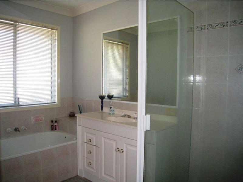 16 Chatfield St, Edens Landing QLD 4207