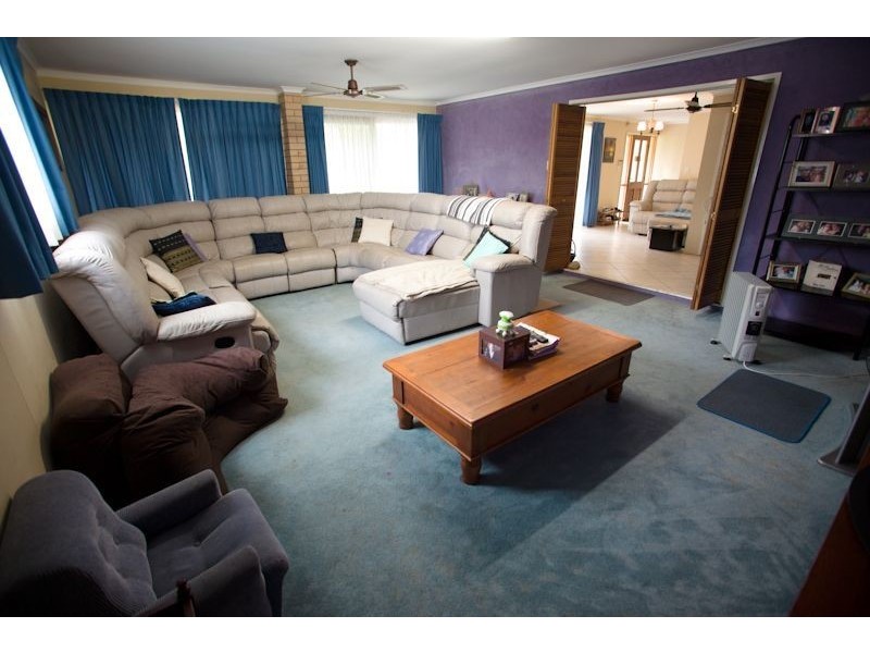 93 Logan Reserve Rd, Waterford West QLD 4133