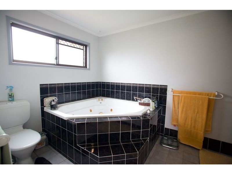 93 Logan Reserve Rd, Waterford West QLD 4133