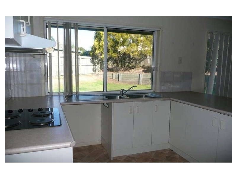 8 Holliday Drive, Edens Landing QLD 4207