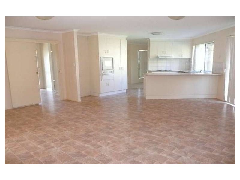 8 Holliday Drive, Edens Landing QLD 4207