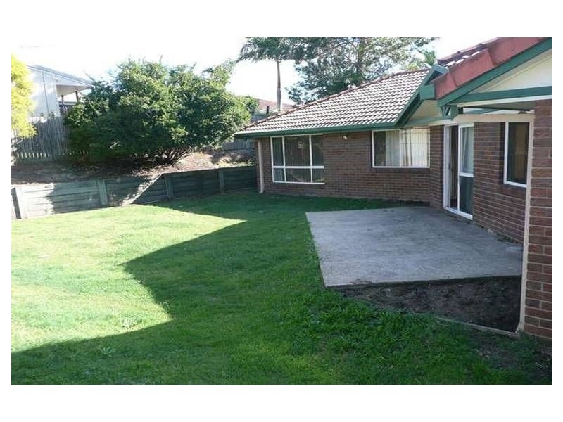 8 Holliday Drive, Edens Landing QLD 4207