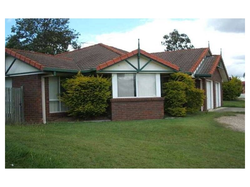 8 Holliday Drive, Edens Landing QLD 4207