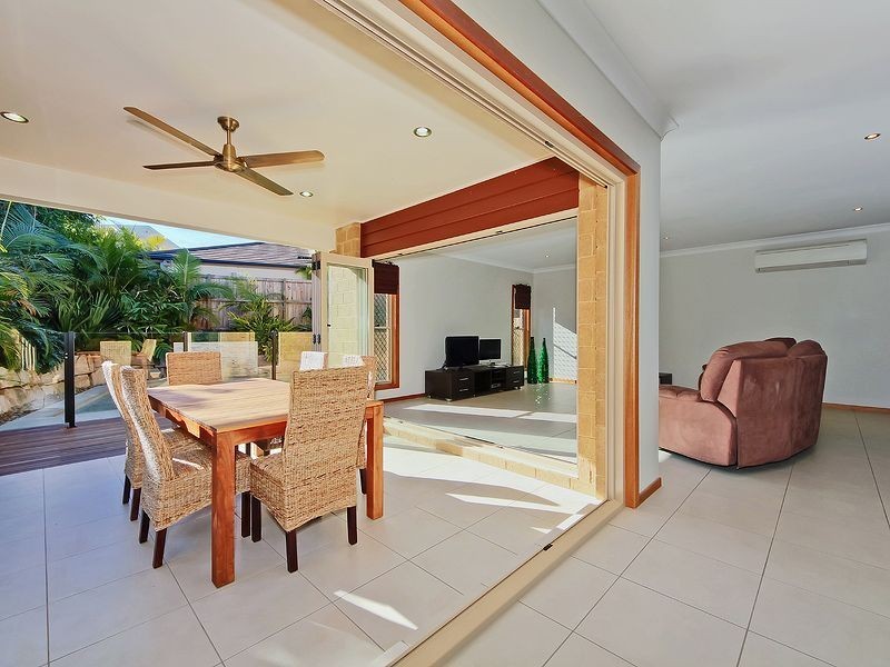 6 Long Island Dr, Windaroo QLD 4207