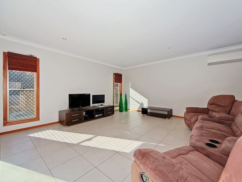 6 Long Island Dr, Windaroo QLD 4207