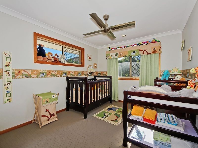 6 Long Island Dr, Windaroo QLD 4207