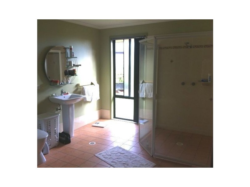 5 Clarke Close, Edens Landing QLD 4207