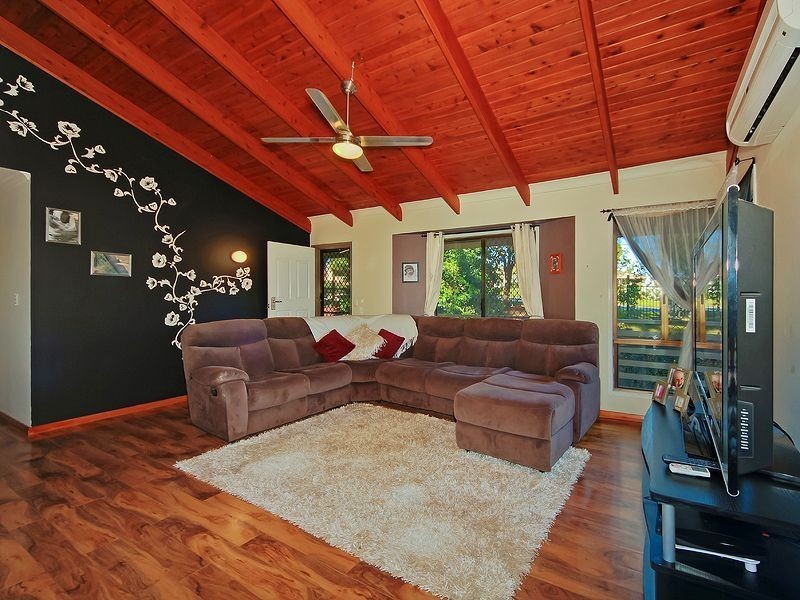 51 Lima Street, Edens Landing QLD 4207