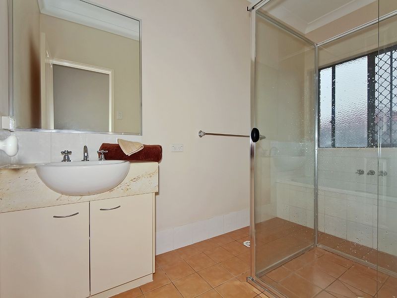 15 Holliday Drive, Edens Landing QLD 4207