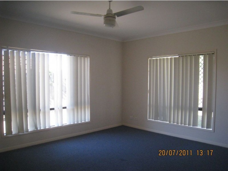 15 Holliday Drive, Edens Landing QLD 4207